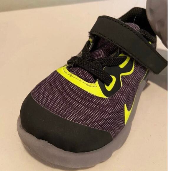 Nike Kids Explore Strada Pre School Fashion Sneaker Size 5.5C - Picture 2 of 8
